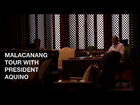 Aquino gives guided tour of Palace
