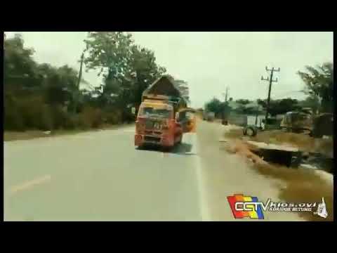  truk  anti  gosip  oleng  parah di Jawa tengah YouTube