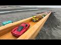 It’s summer, it’s the beach, it’s Tomica! ☆ Build a track on the sand and race your toy cars.