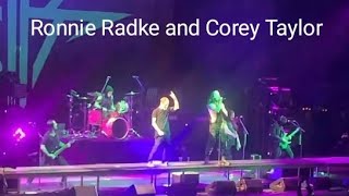 Falling in reverse brings a special guest on stage to sing “Drugs” with Ronnie Radke