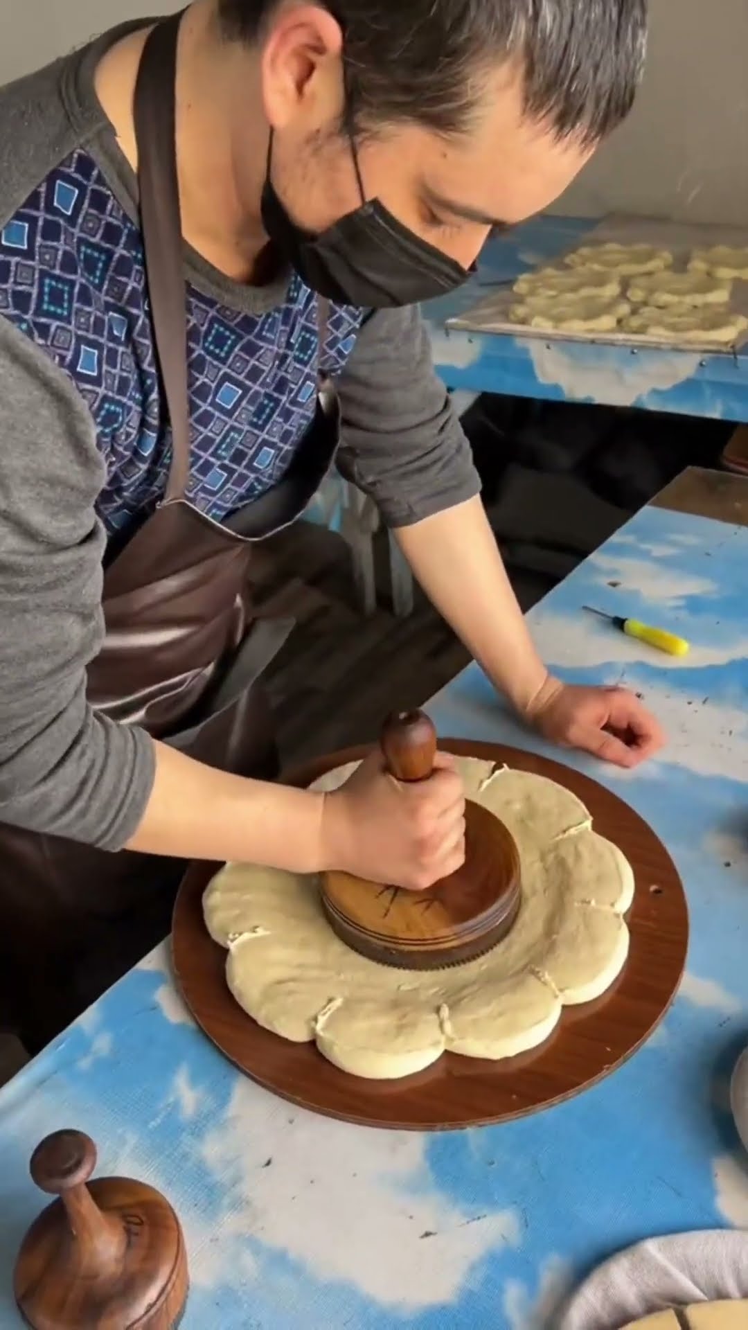 this giant biscuit made in Uzbekistan #shortsvideo