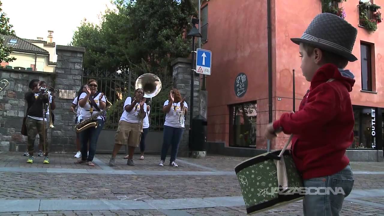 All-Female Street Bands: Brass Chicks Hit the Streets –