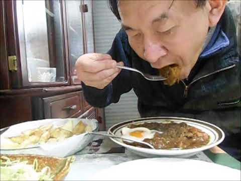 朝食　温玉カレーとコロッケ　#パンasmr,#温泉卵,#珈琲