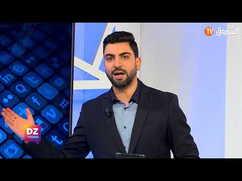 رغم المنع مواطنون من حي سكان باب الواد يصلون أمام المسجد