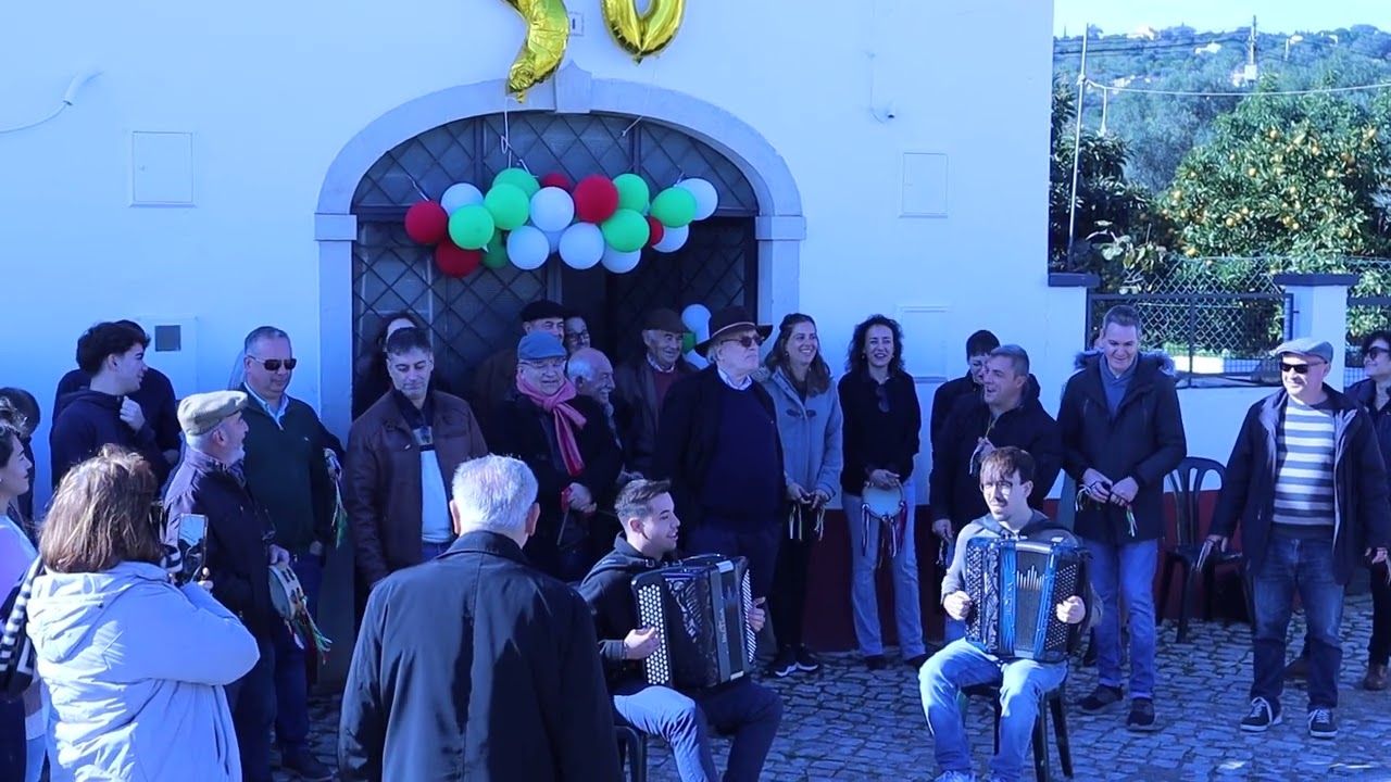 Charola Democrata valsa vivas 2025