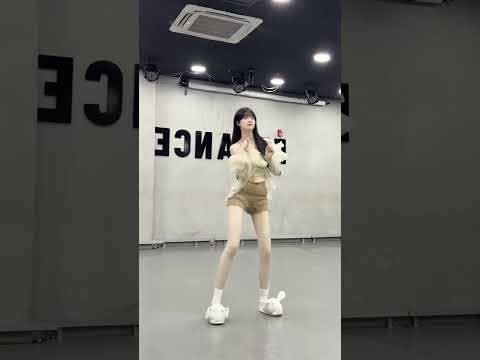 Dancing in Giant Slippers? 🐰 So Bouncy & Cute! ✨ (Ren Jian Yan Huo)