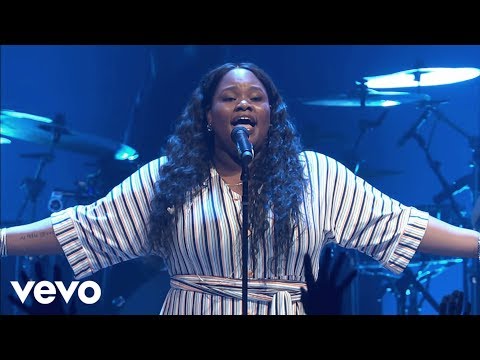 Tasha Cobbs Leonard - Break Every Chain (Live At Passion City Church)