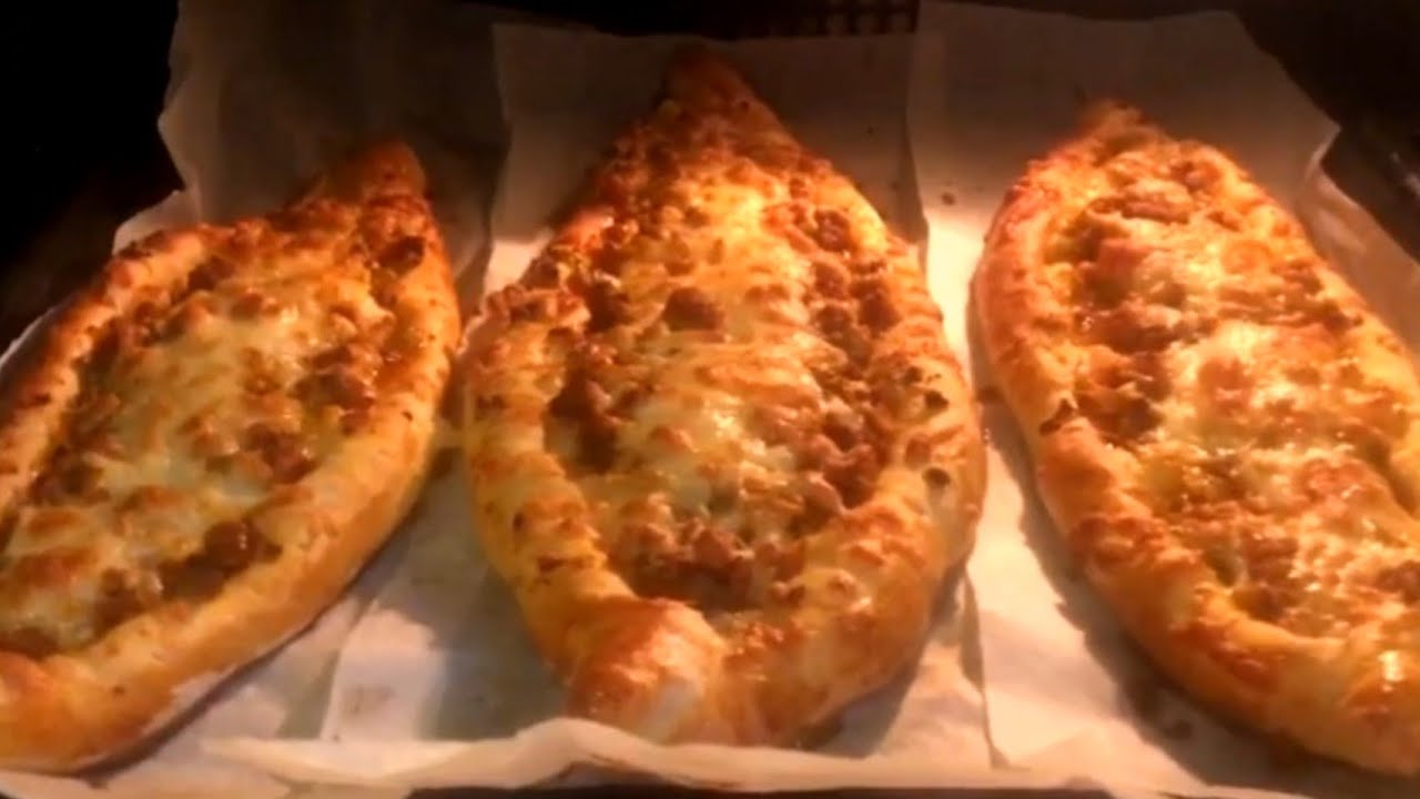 فطائرمالحة بحشوةاللحم المفروم وبعجينةهشةوقطنيةجد لذيذة/Salty pancakes stuffed with minced meat