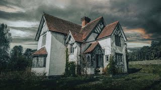WE DIDN’T EXPECT TO BE THIS SCARED | Haunted & Abandoned House