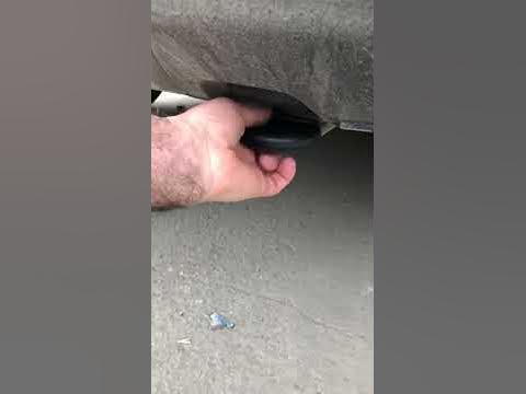 как открыть заглушку буксировочного крюка лада веста