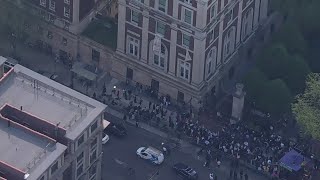 Police move in and begin to clear protesters from Columbia University campus