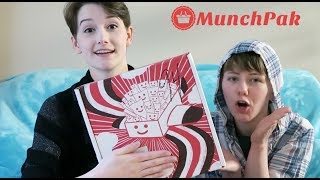 MunchPak | REVIEW | FamilyPak - 20+ SNACKS!