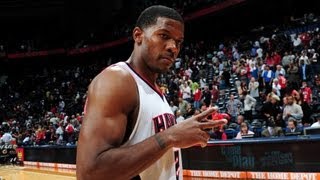 Joe Johnson beats the clock from downtown!