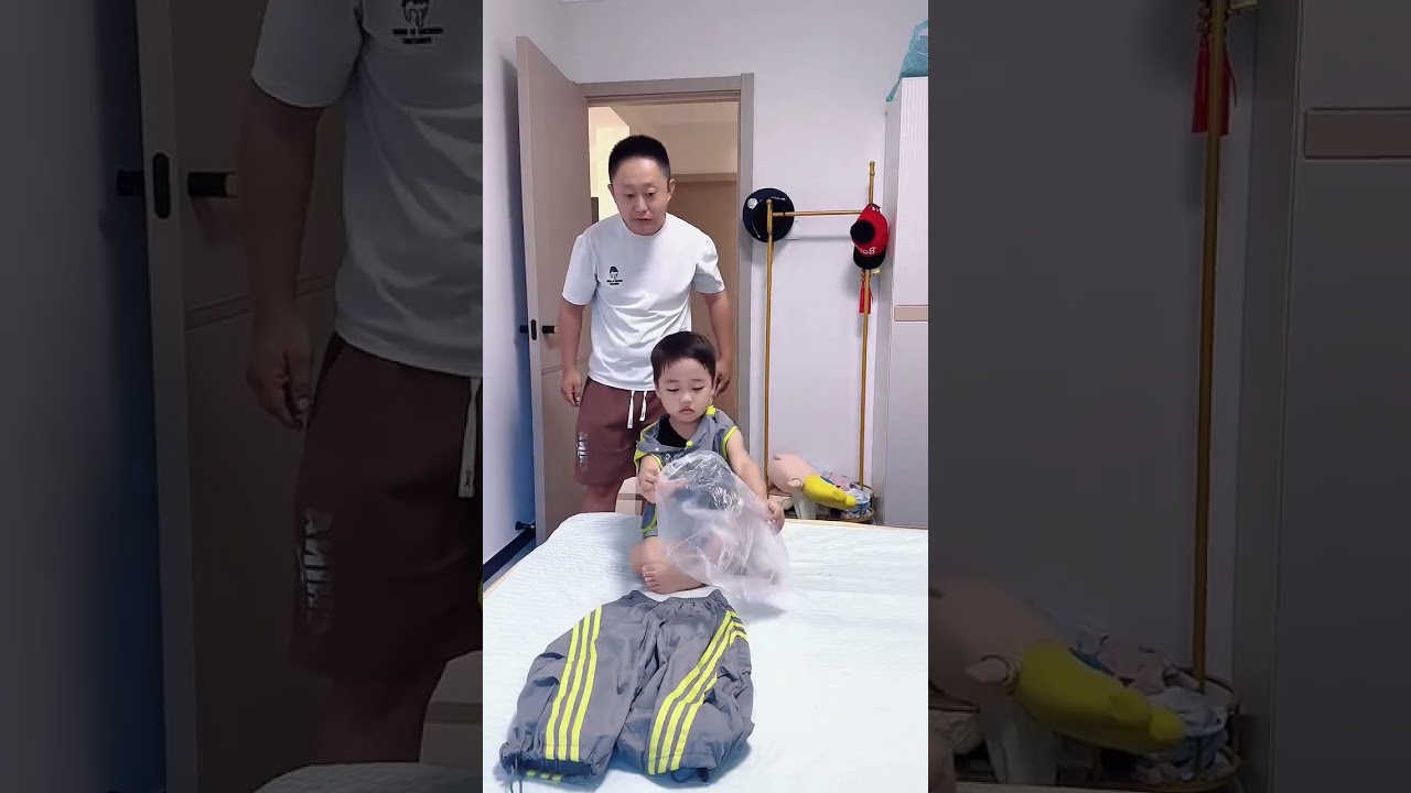 儿子穿衣服的方式,爸爸都看呆了 #呆萌小米宝#萌娃#熊孩子