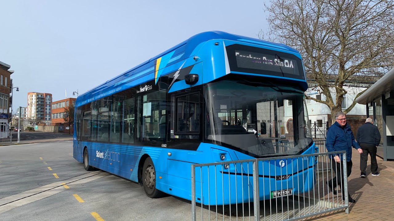 First Solent GB Kite Electroliner 63682 (LV24 EXW) to Gosport Interchange on Route 9 (FULL ROUTE)