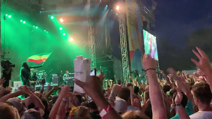 Damian Marley performing at Levitate