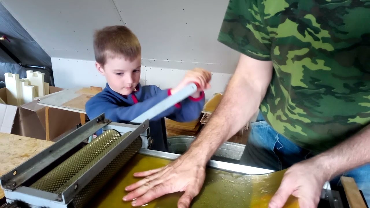 Вощина в домашних условиях с помощью разделительного раствора из мёда и глицерина