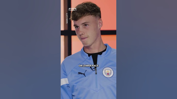 Haaland plays 'Higher or Lower' challenge with FIFA 23 Man City cards 🤔 #shorts