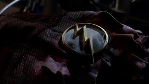 The Flash 2x20-Particle Accelerator goes off and disintegrates Barry!