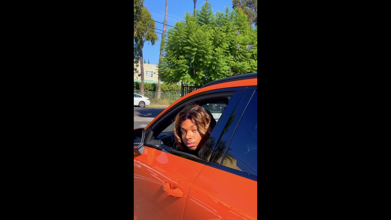 Что хотела сделать Кейлани, когда Кристиан Уокер подошел к ее машине в Старбаксе?