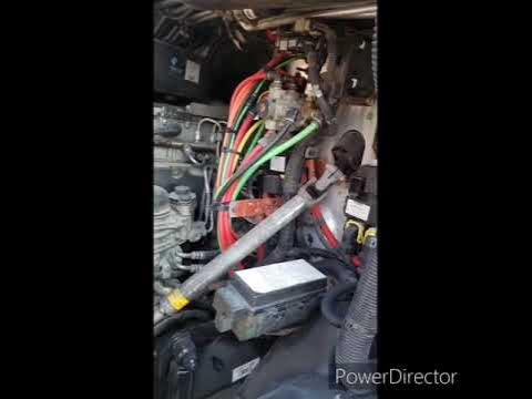Freightliner Cascadia trailer marker lights fuse replacment - YouTube