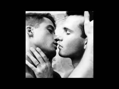 "Octubre del 94"(una historia de amor gay) - Besos...