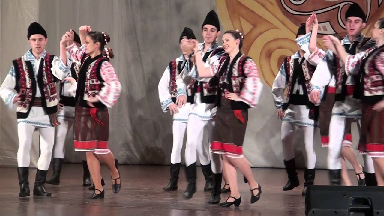 Ansamblul de dans, Doina Carpatilor, in spectacol la CCS Iasi.