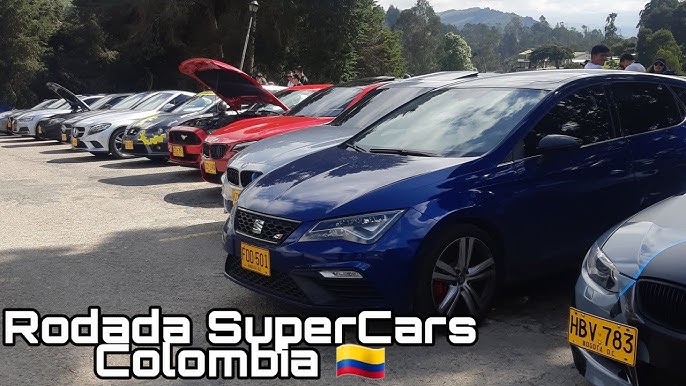 Cena De Corrida Automática Com Três Carros Esportivos Esmagando a Areia Em  Um Autosíndrome Foto Editorial - Imagem de competir, excitador: 162591346