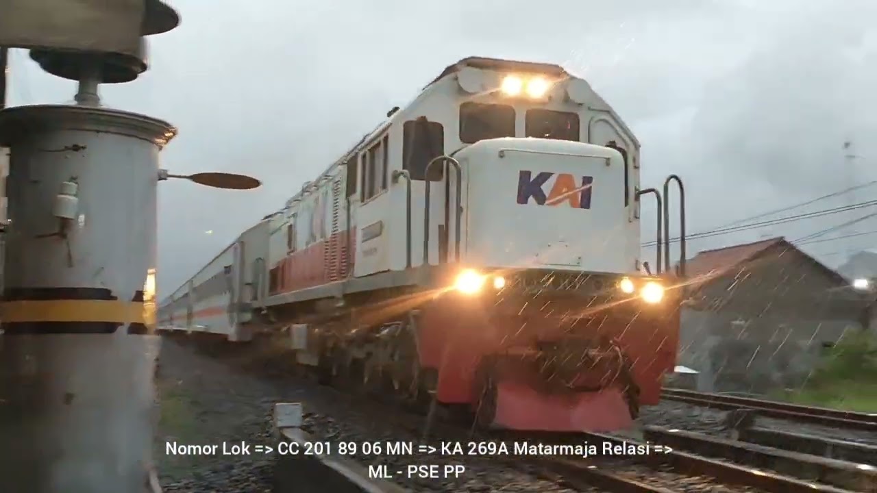 Kompilasi Kereta Berangkat & Ketahan Sinyal Di Sisi Emplasemen St Pekalongan DI PJL 106 