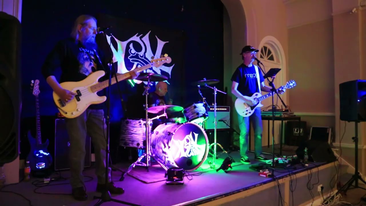 KWAK - Gimme Three Steps