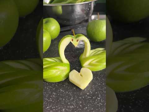 Super Salad Decoration Ideas - Apple Swan🦢🍏 Fruit Carving Made Easy #salad #fruitcarving #garnish