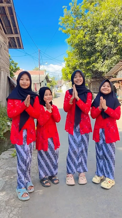 KALIAN PAKE BAJU ADAT JUGA KAN KESEKOLAH HARI INI ?? #shortvideo #harikartini