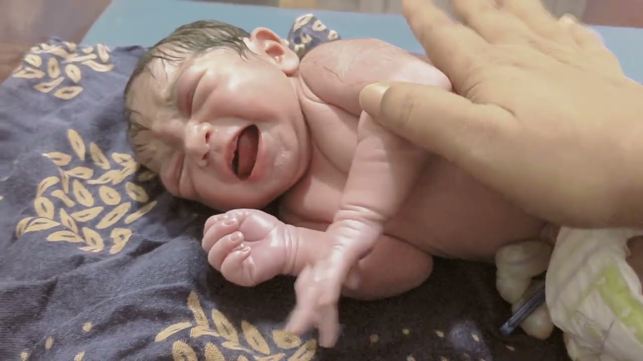 So cute baby girl 😍 naw baby girl 😍 you