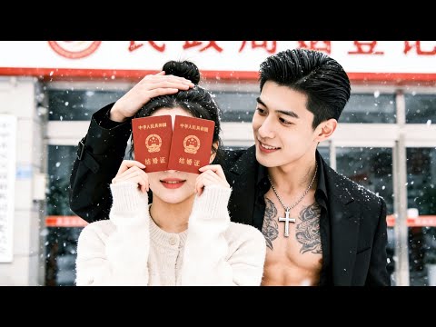 Video Forced to marry a cold 40-year-old CEO at 18, she receives endless love!