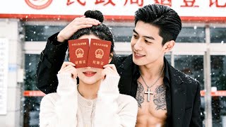 Forced to marry a cold 40-year-old CEO at 18, she receives endless love!