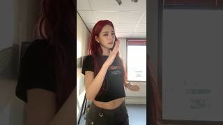 꽁꽁얼어붙은한강위로갈까말까갈까말까...(더보기) #ITZY #MIDZY #YUNA #유나  #ITZY_BORNTOBE #ITZY_WORLD_TOUR #AMSTERDAM