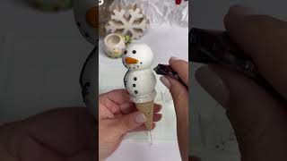 So much holiday cuteness with these Snowman cake pops... #Shorts #cave_bakery
