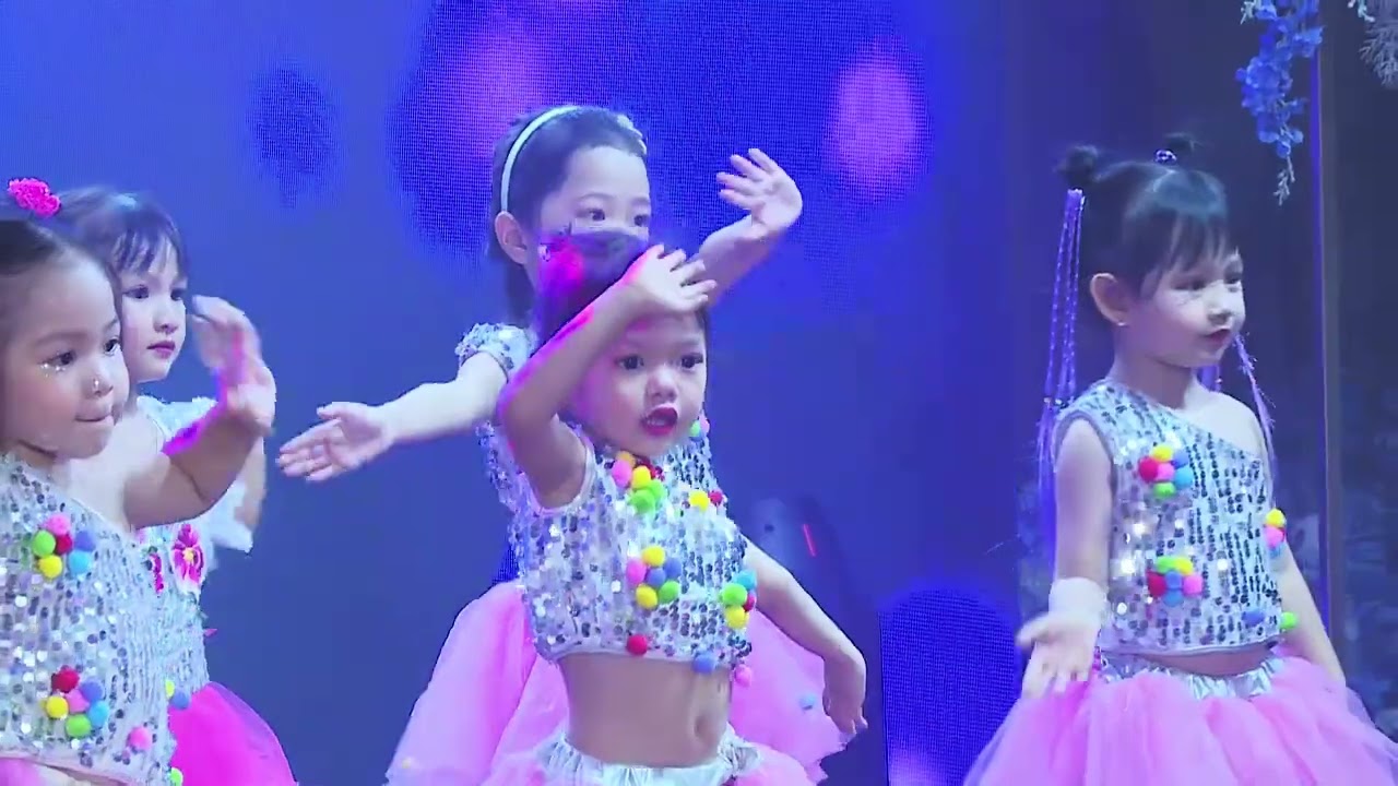 Múa Khám phá thế giới