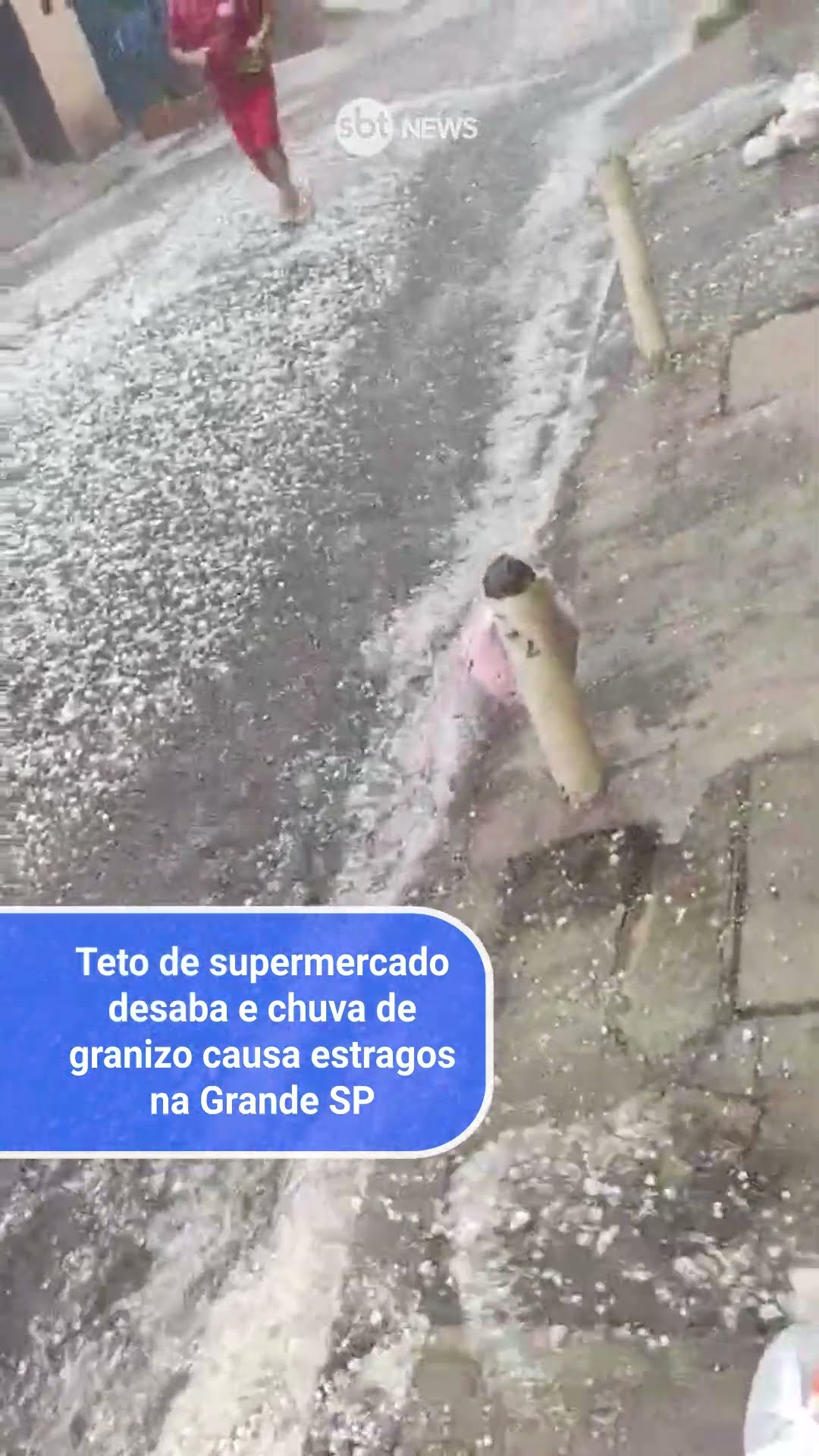 Teto de supermercado desaba após temporal em Barueri