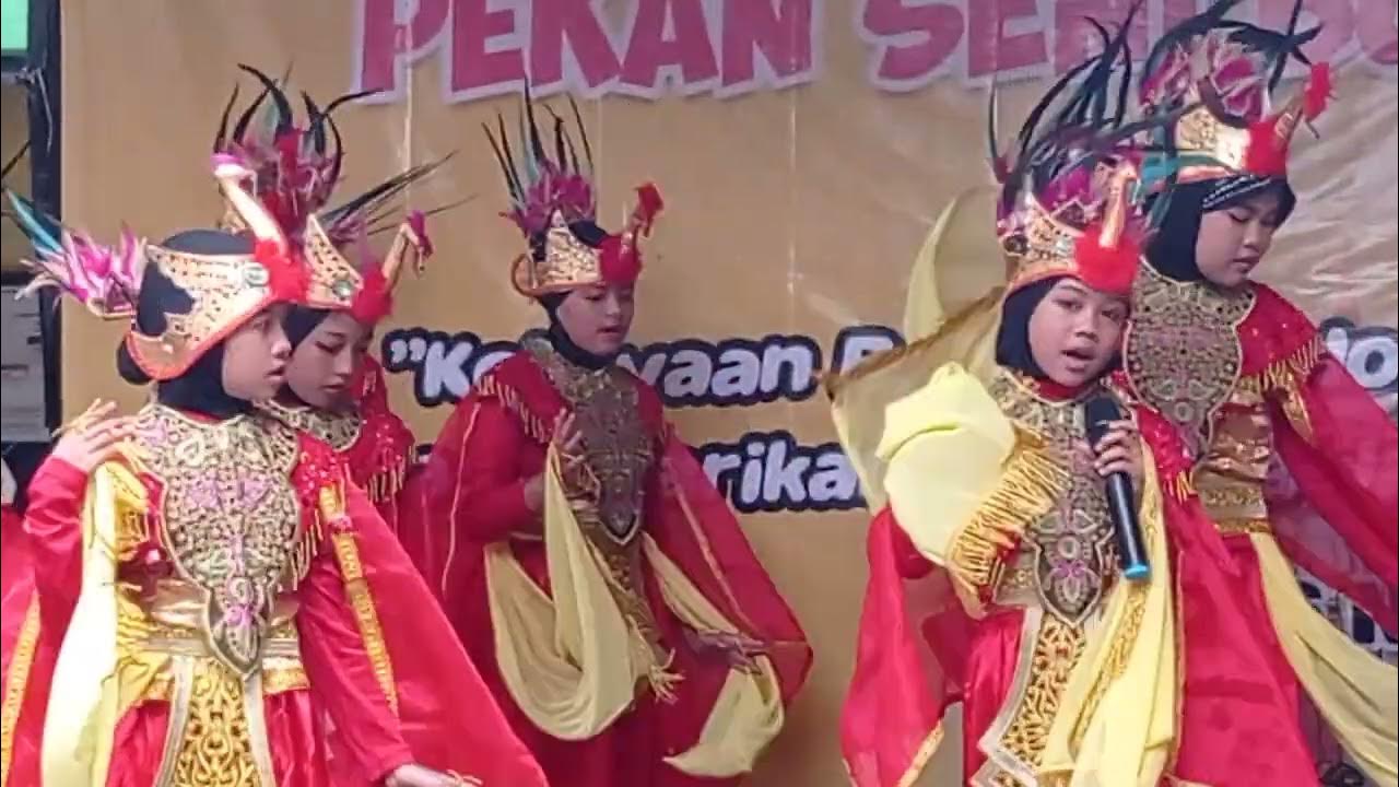 Clara & Friend performance - YouTube