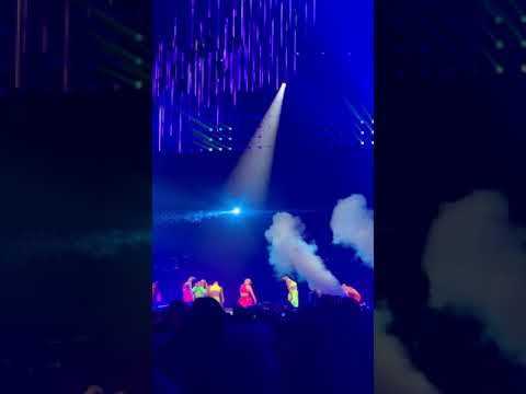 Jennifer lopez On the floor live