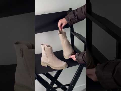 Зручні бежеві базові зимові черевики натуральна замша на двох блискавках, відео 2