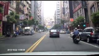 20131022AM 車禍11點58分40秒希望這位老先生平安 位於永和區福和路316號