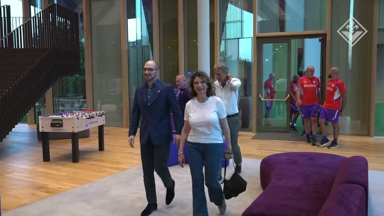Il Presidente Giuseppe B. Commisso e la madre Catherine salutano la squadra alla vigilia della Coppa