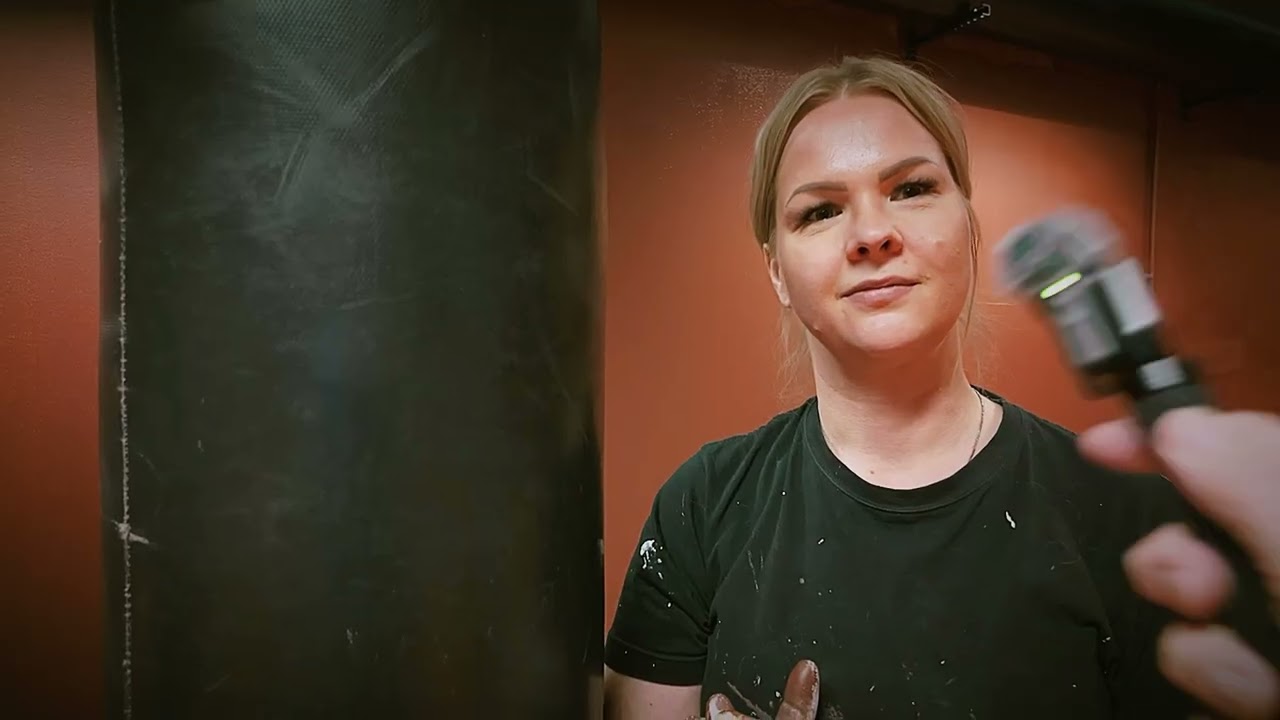 Maalari Tiia Astikainen