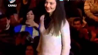 BEYAZ SHOW KOMİK EVLENME TEKLİFİ Resimi