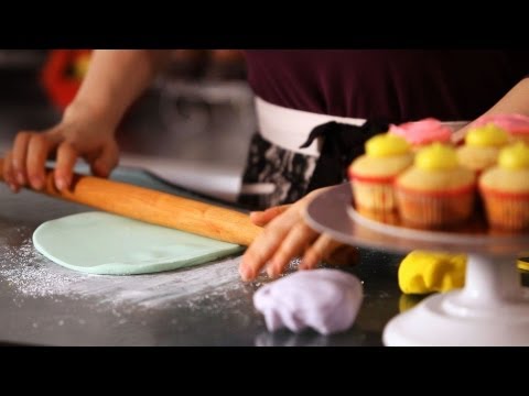 Video: Kako Napraviti Redoviti Cupcake
