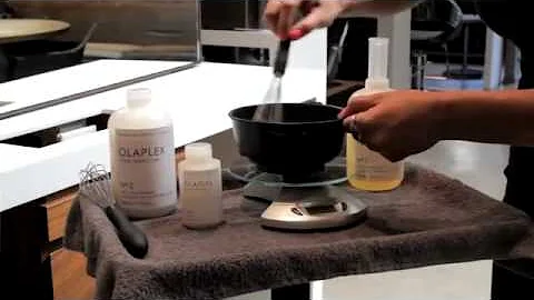 Tracey Cunningham   Mixing Olaplex for Lightener i...