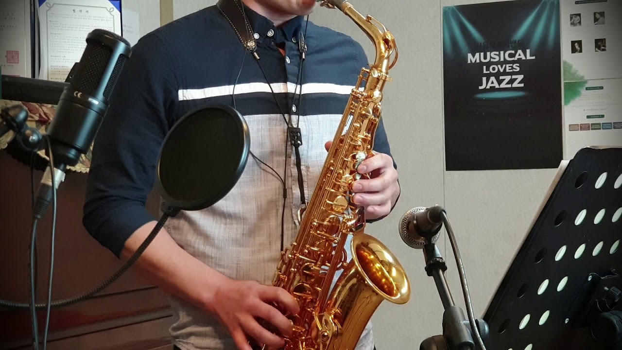 Fly me to the Moon alto sax. covered by 'Uncle Moon' / 엉클 문 YouTube