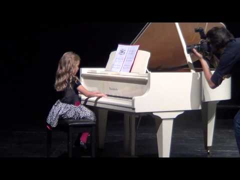 Naz AYDIN - Dünya Müzik Merkezi Piyano Gösterisi 2015 (7 yaş)